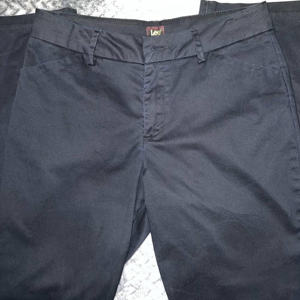 Lee Women's Wrinkle Free Relaxed Fit Straight Leg Pant 8 Med Black with Pockets